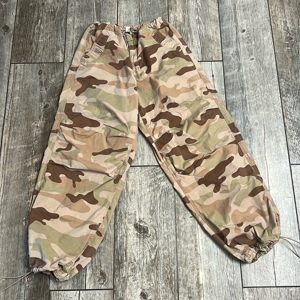 American Eagle Camoflage pants